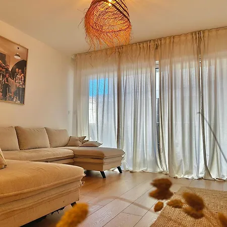 Et Apartment *